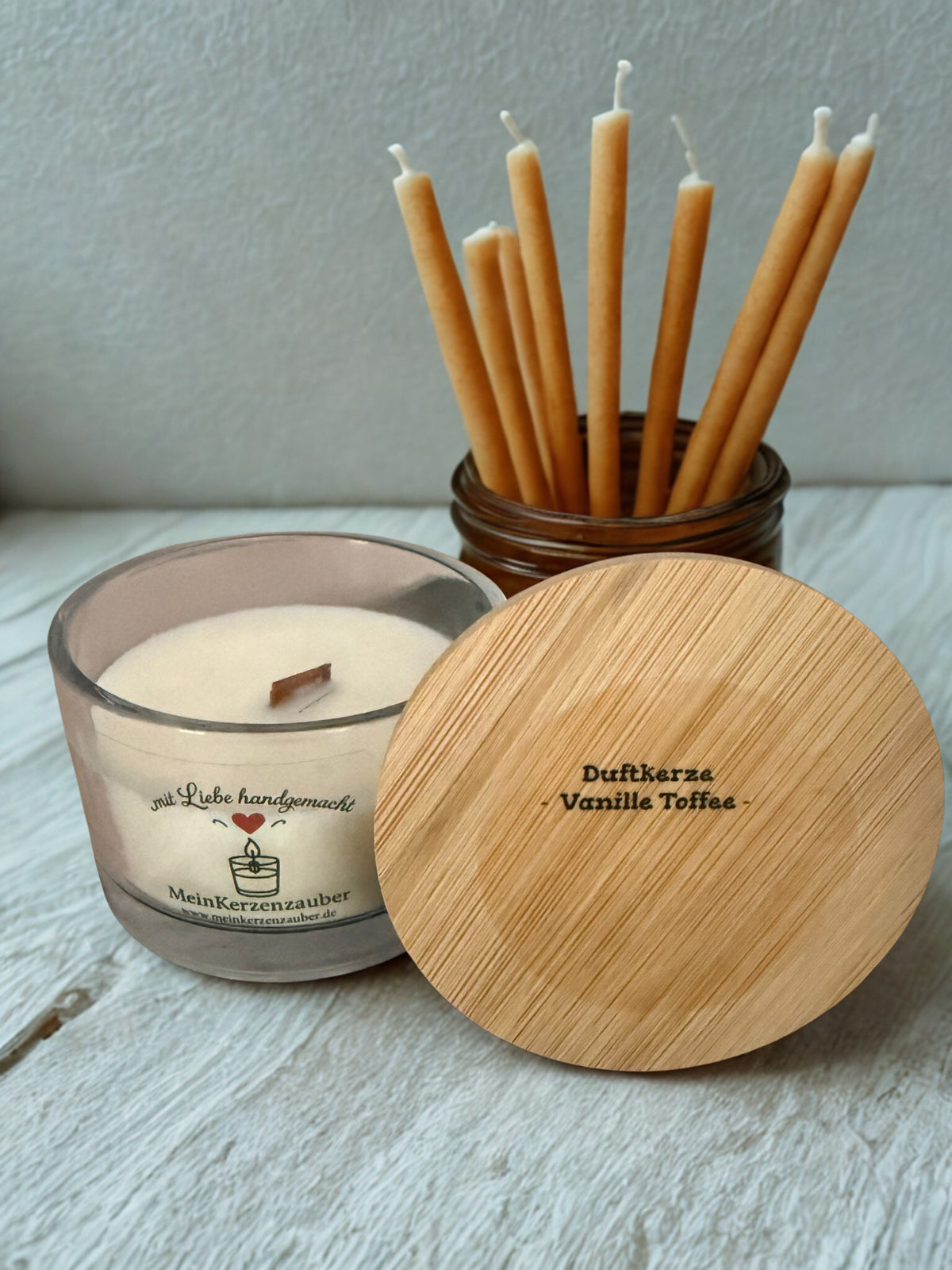 BIO Duftkerze Vanille & Toffee 75g mit knisterndem Holzdocht und Bambusdeckel - 15 Stunden Brenndauer
