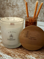 BIO Duftkerze Vanille & Toffee Mittel 190g mit knisterndem Holzdocht und Bambusdeckel - 40 Stunden Brenndauer