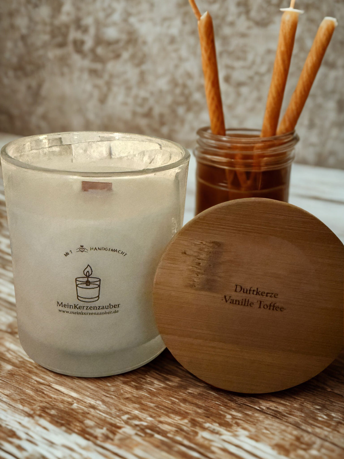 BIO Duftkerze Vanille & Toffee Mittel 190g mit knisterndem Holzdocht und Bambusdeckel - 40 Stunden Brenndauer