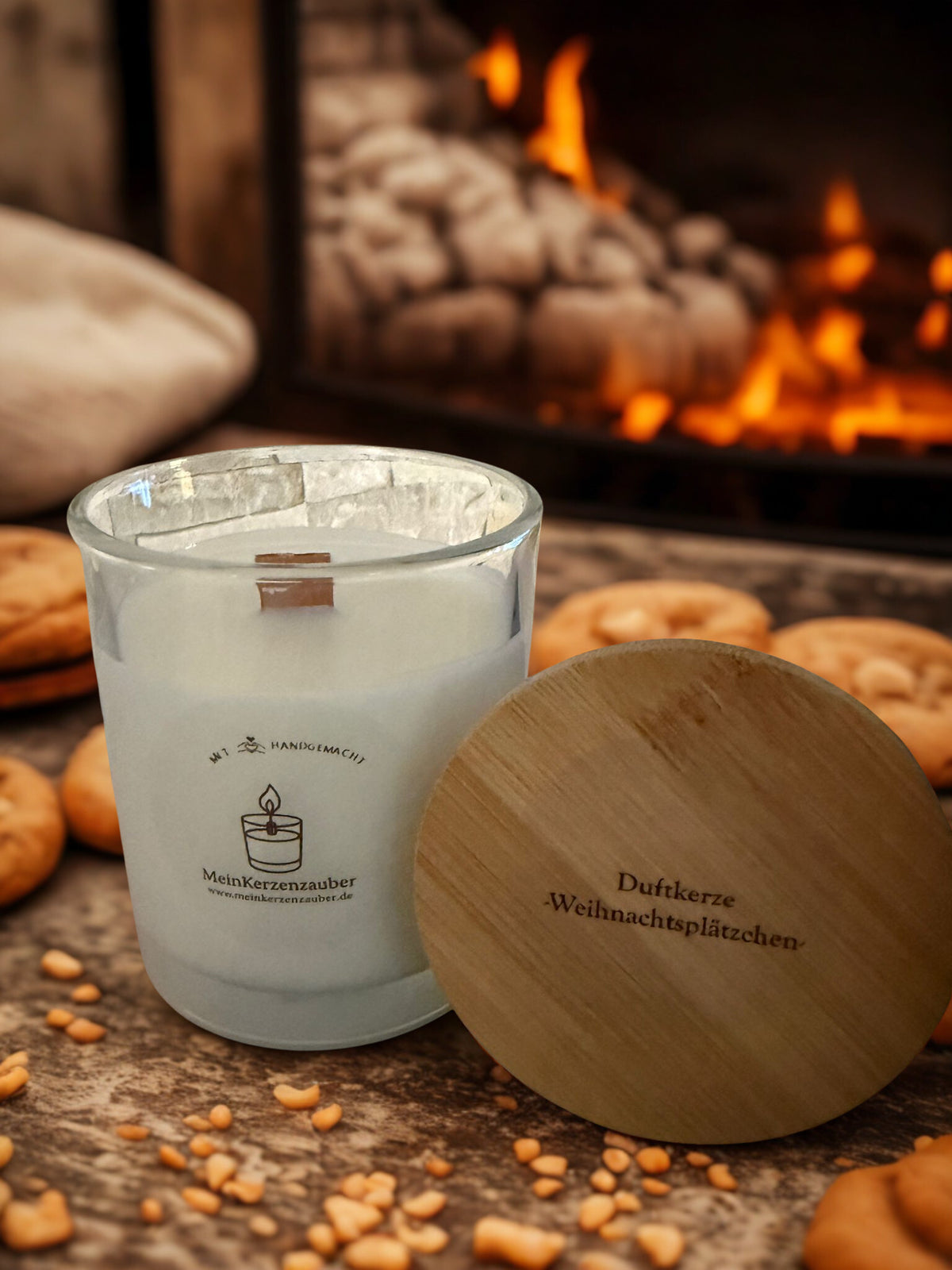 BIO Duftkerze Weihnachtsplätzchen Mittel 190g mit knisterndem Holzdocht und Bambusdeckel - 40 Stunden Brenndauer